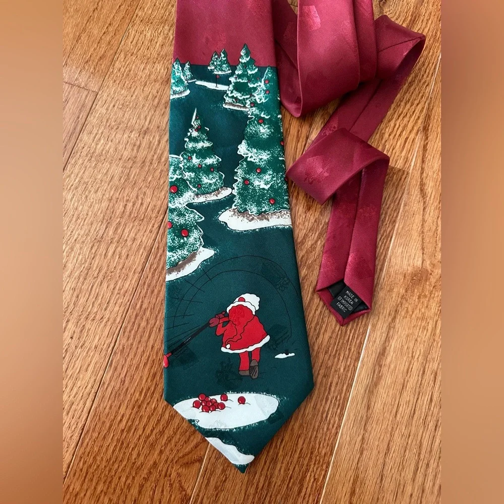Santa Golfing Mens Necktie © Hallmark Licensing 
